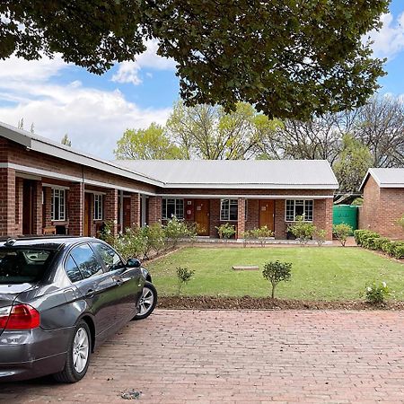 Village Lodge Harrismith Buitenkant foto