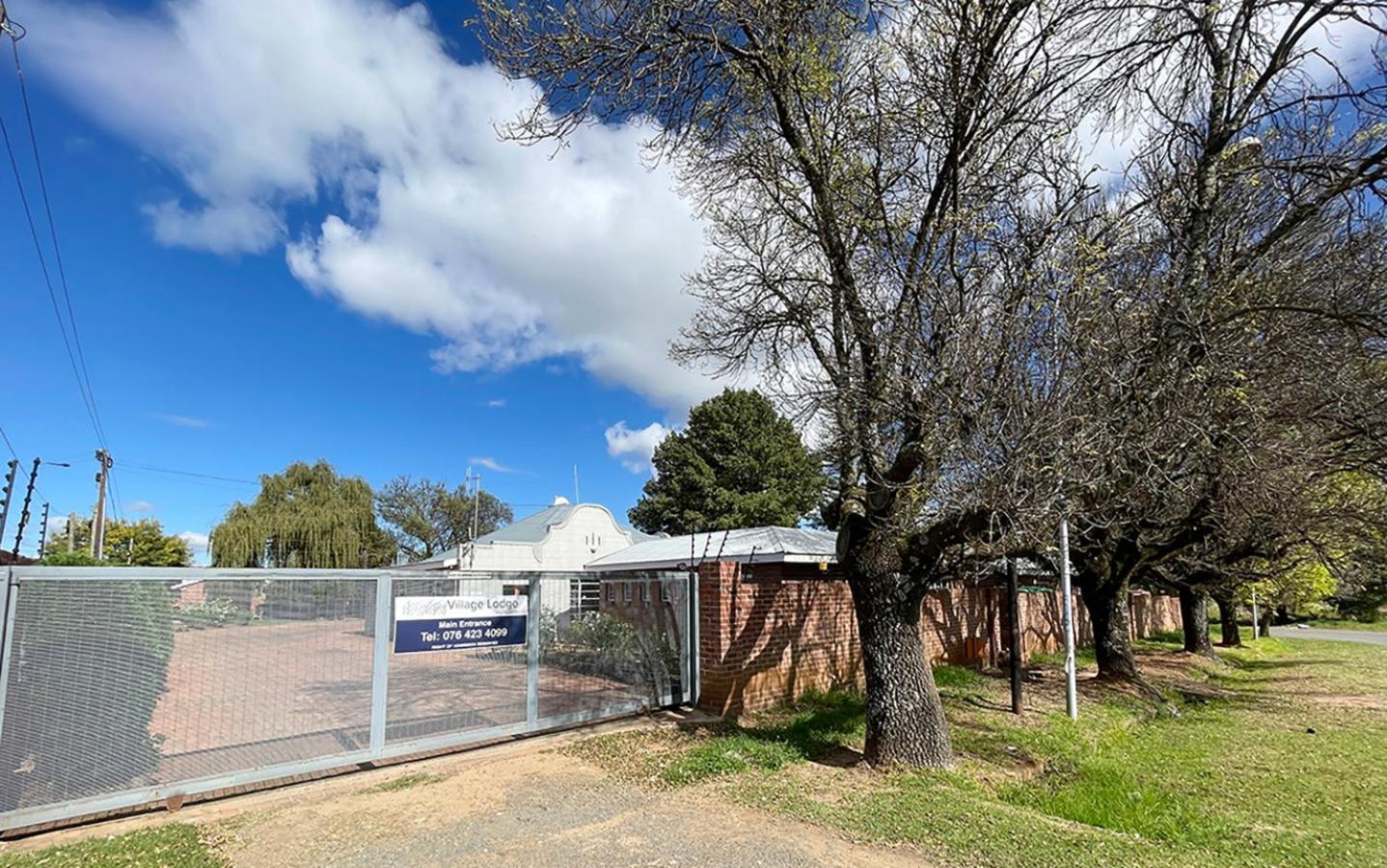 Village Lodge Harrismith Buitenkant foto