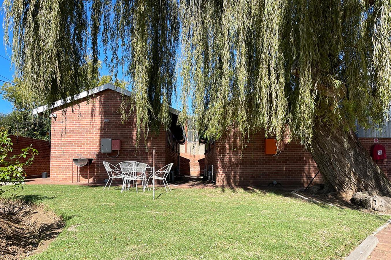 Village Lodge Harrismith Buitenkant foto
