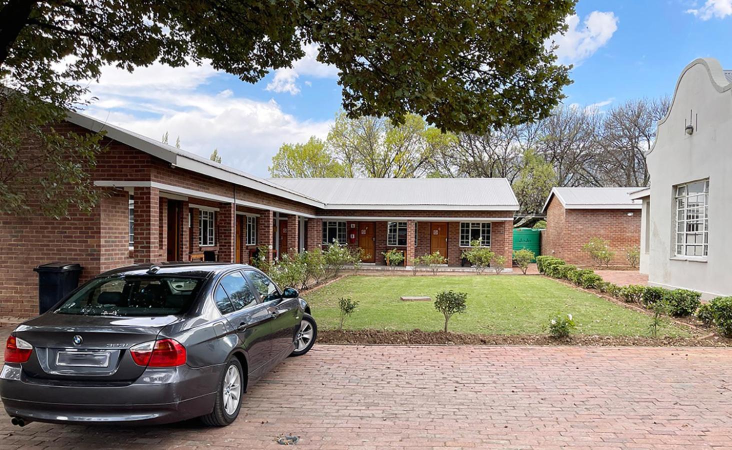 Village Lodge Harrismith Buitenkant foto
