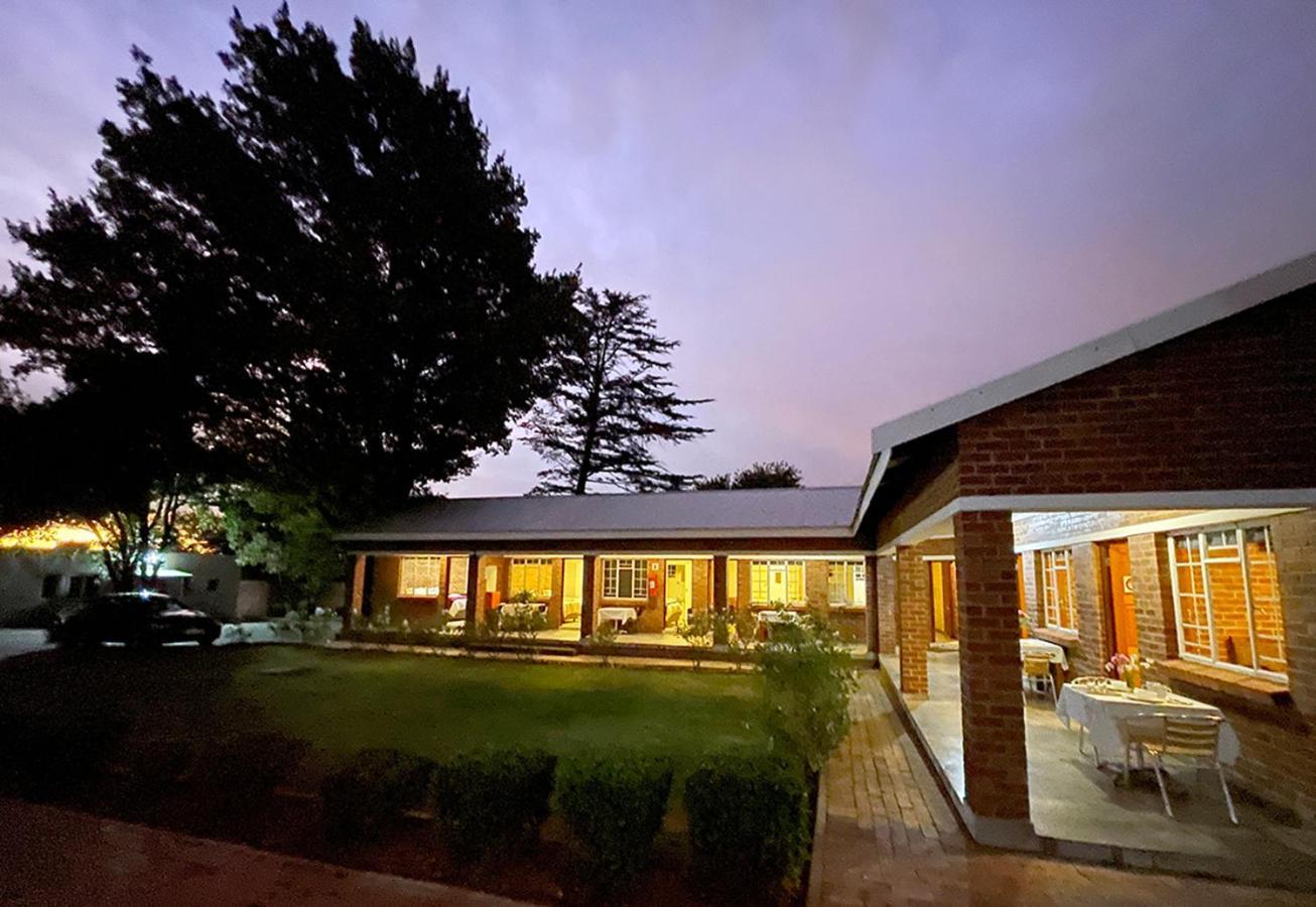 Village Lodge Harrismith Buitenkant foto