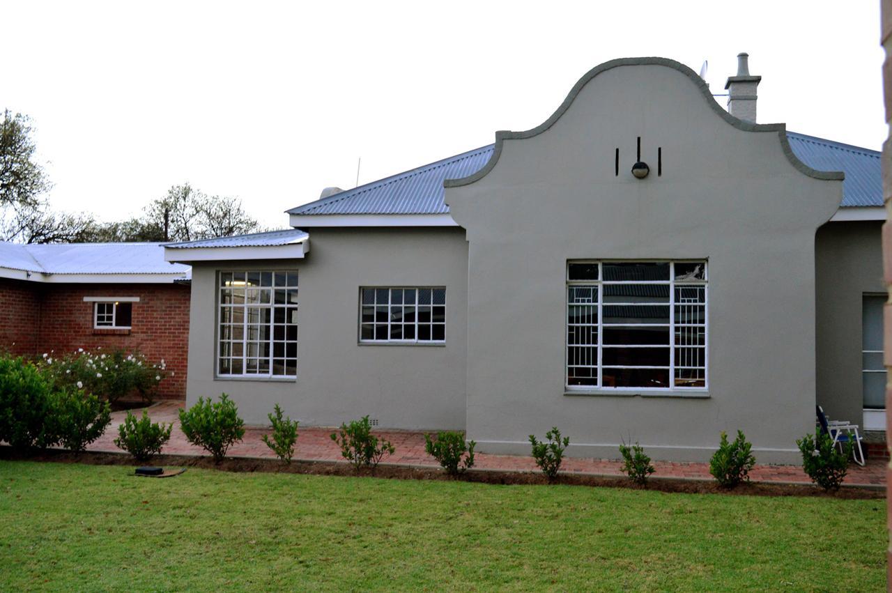 Village Lodge Harrismith Buitenkant foto